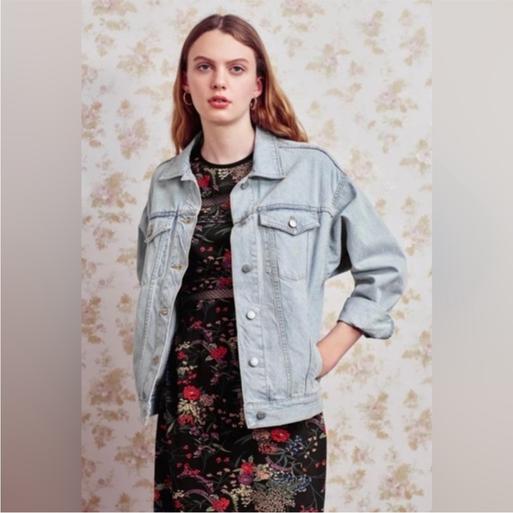 BDG Urban Outfitters | Women's Light Blue Denim Button Down Trucker Jacket Sz SP